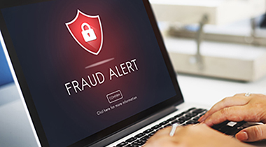 A fraud alert appears on a customer's laptop computer.